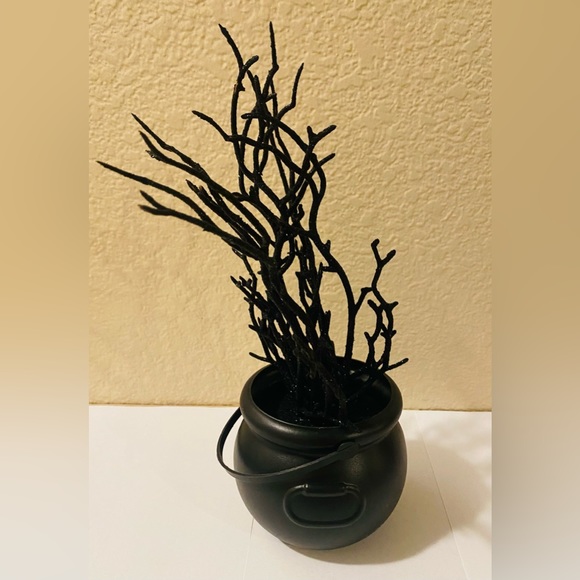 “Spooky Tree “ Halloween Decor - Picture 1 of 7